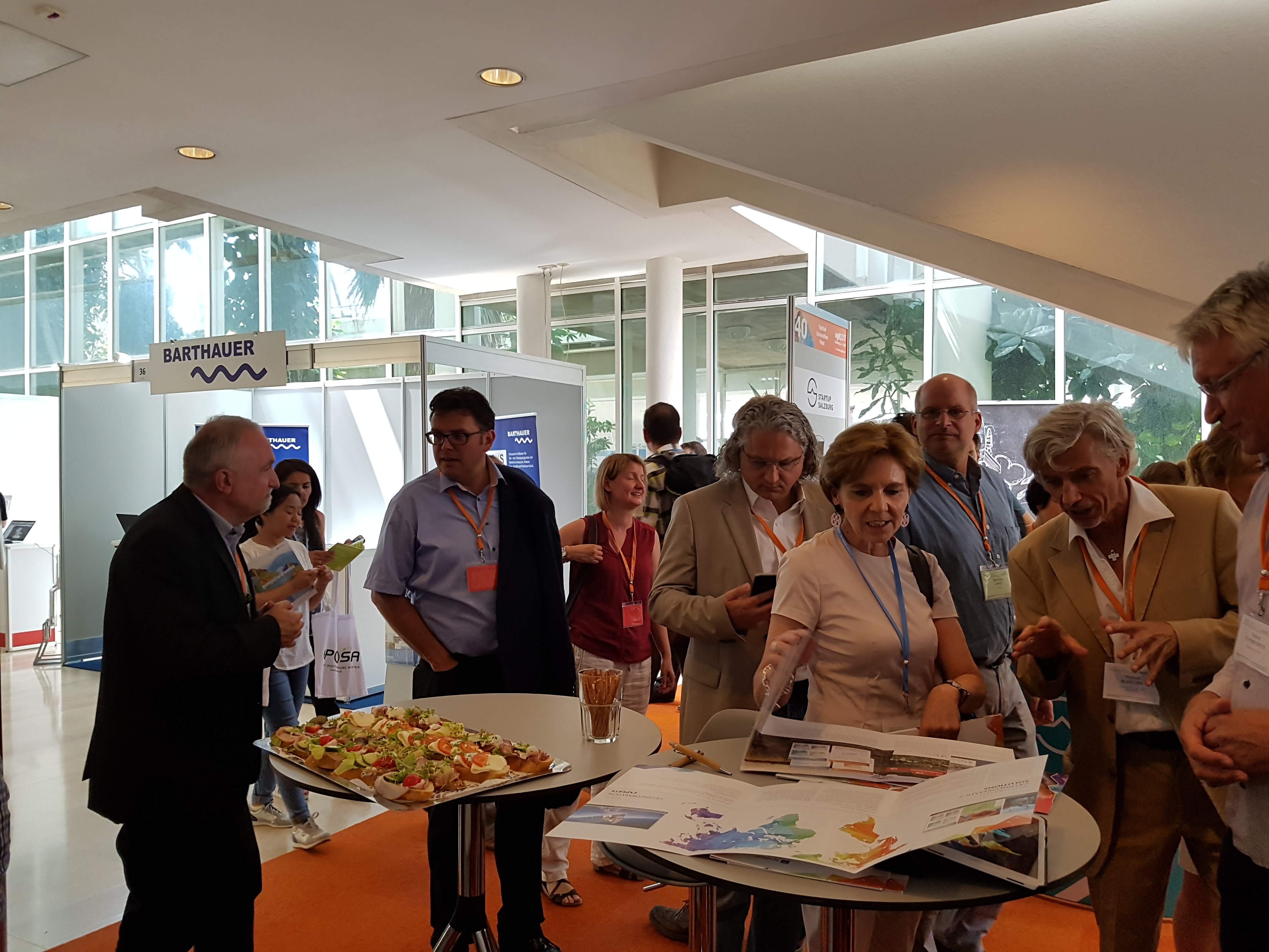 Dr. Brigitta PALLAUF am Stand von Spatial Services GmbH